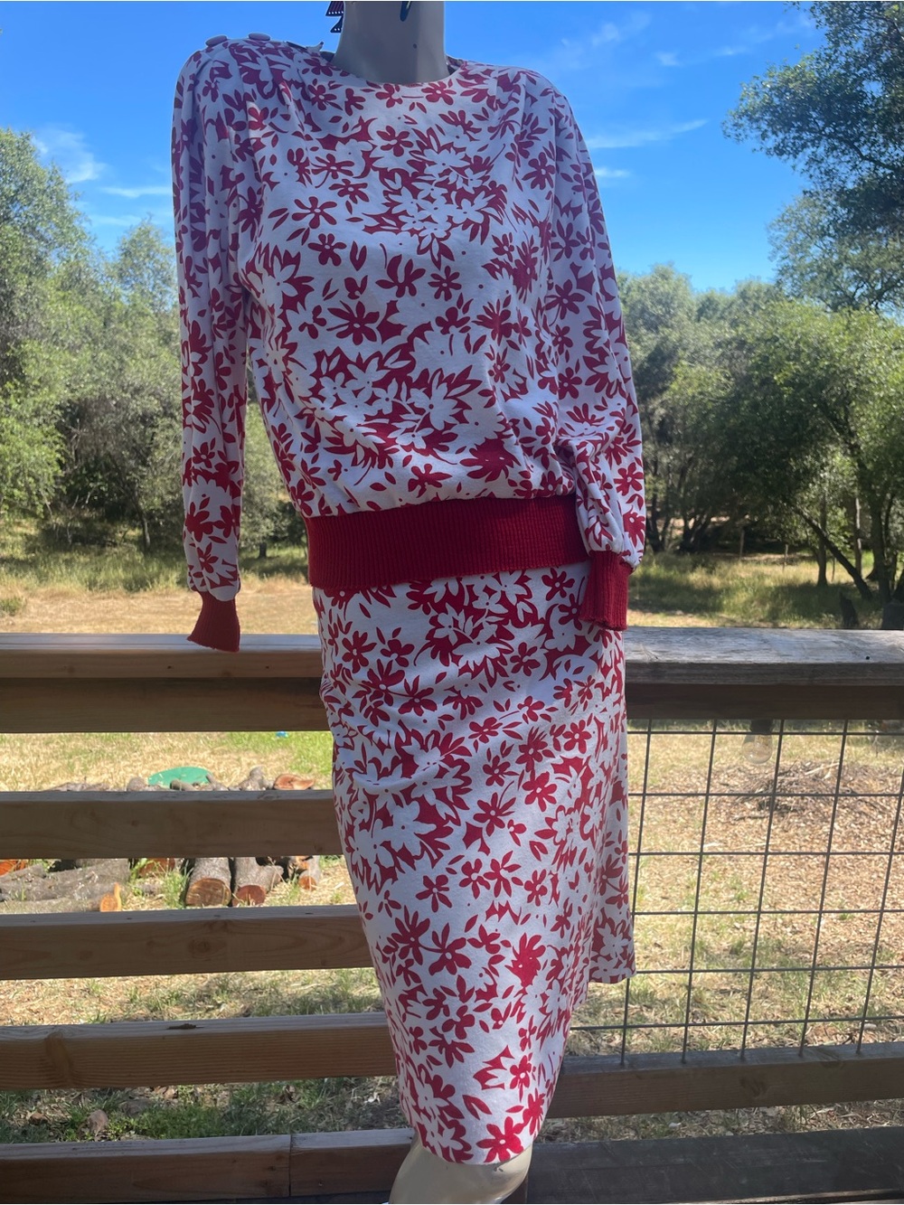 90s Vintage Leslie Fay White and Red Floral Midi Skirt w/ matching top!